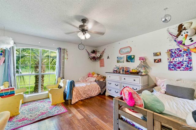 3329 Sunset Bayou Dr, Milton, FL 32583