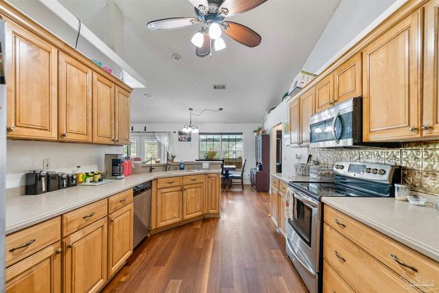 3329 Sunset Bayou Dr, Milton, FL 32583