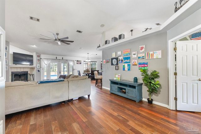 3329 Sunset Bayou Dr, Milton, FL 32583