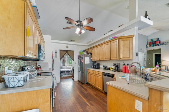 3329 Sunset Bayou Dr, Milton, FL 32583