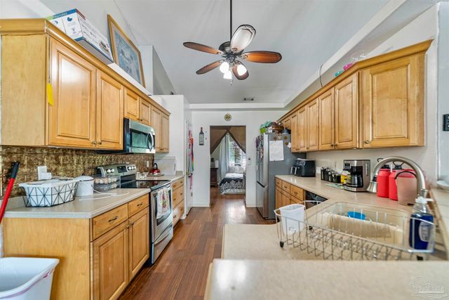 3329 Sunset Bayou Dr, Milton, FL 32583