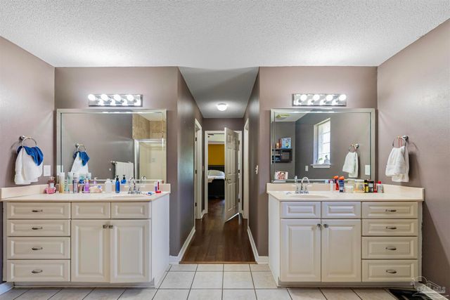 3329 Sunset Bayou Dr, Milton, FL 32583