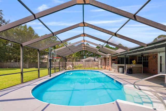 3329 Sunset Bayou Dr, Milton, FL 32583