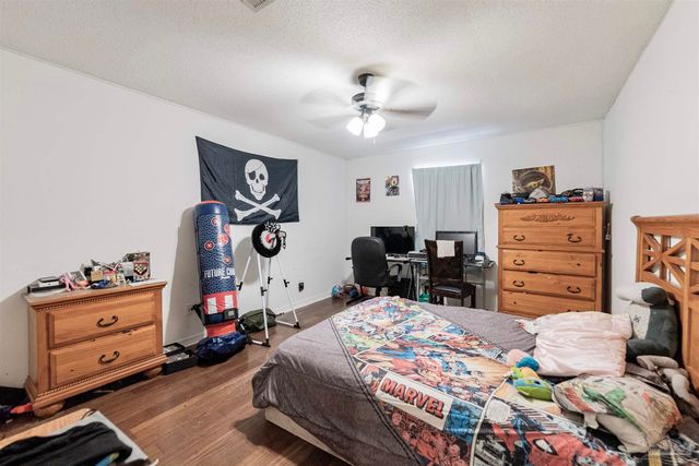 3329 Sunset Bayou Dr, Milton, FL 32583