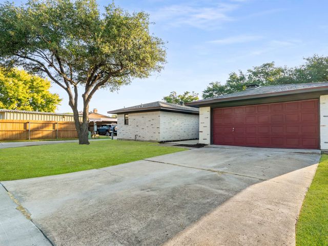 1713 Sam Houston Drive, Garland, TX 75042