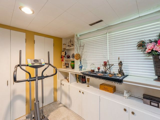 110 E 20th Street N, Newton, IA 50208