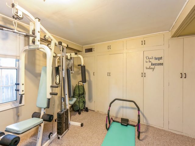 110 E 20th Street N, Newton, IA 50208