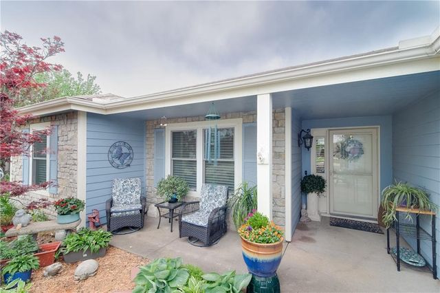 927 Jasara Circle, Baldwin City, KS 66006