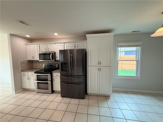 927 Jasara Circle, Baldwin City, KS 66006