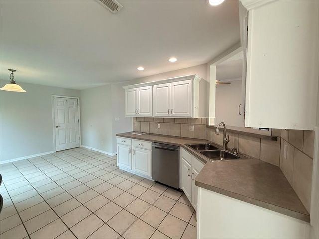 927 Jasara Circle, Baldwin City, KS 66006