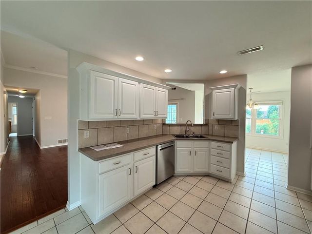 927 Jasara Circle, Baldwin City, KS 66006