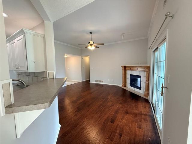 927 Jasara Circle, Baldwin City, KS 66006