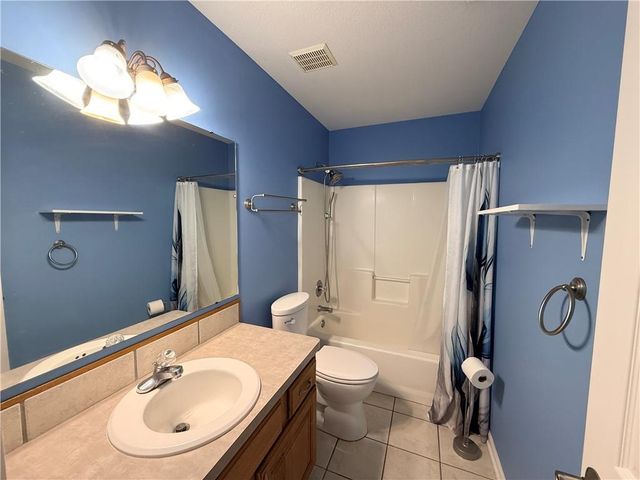 927 Jasara Circle, Baldwin City, KS 66006
