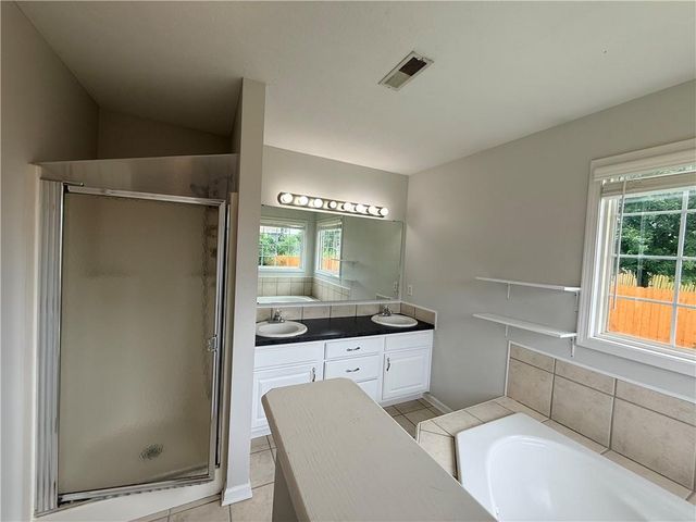 927 Jasara Circle, Baldwin City, KS 66006