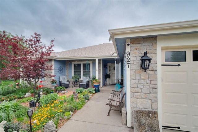 927 Jasara Circle, Baldwin City, KS 66006