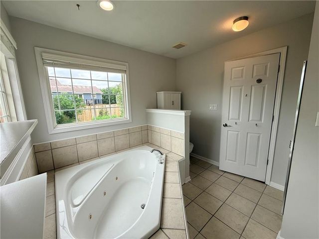 927 Jasara Circle, Baldwin City, KS 66006