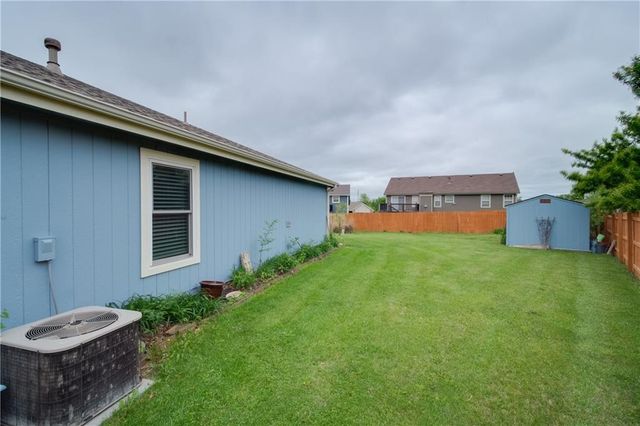 927 Jasara Circle, Baldwin City, KS 66006