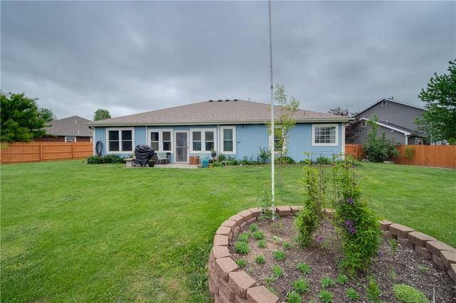 927 Jasara Circle, Baldwin City, KS 66006