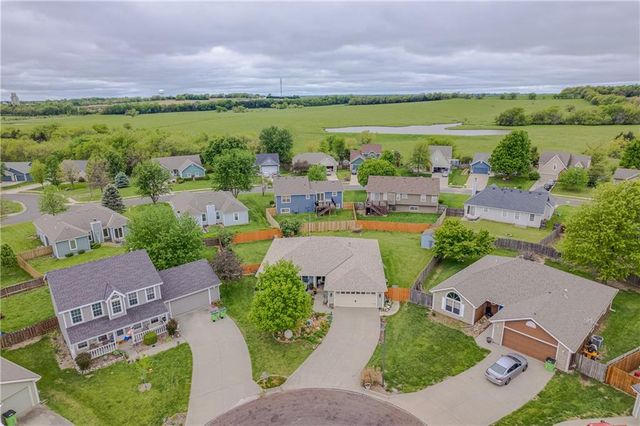 927 Jasara Circle, Baldwin City, KS 66006