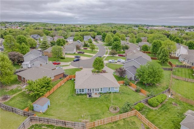 927 Jasara Circle, Baldwin City, KS 66006