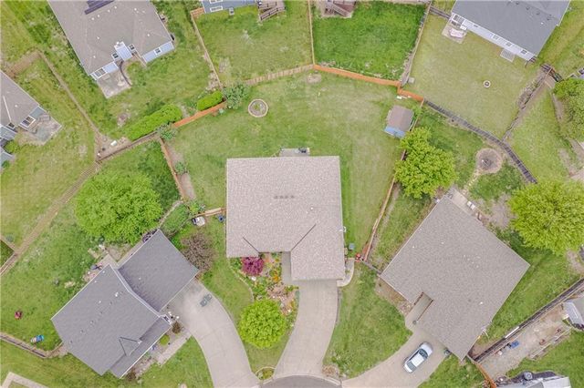 927 Jasara Circle, Baldwin City, KS 66006