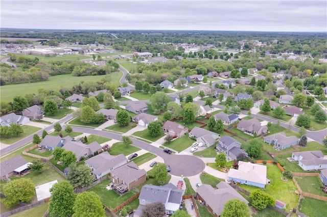 927 Jasara Circle, Baldwin City, KS 66006