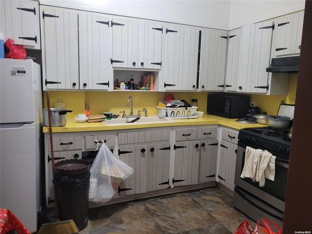119-14 Hillside Ave, Richmond Hill, NY 11418