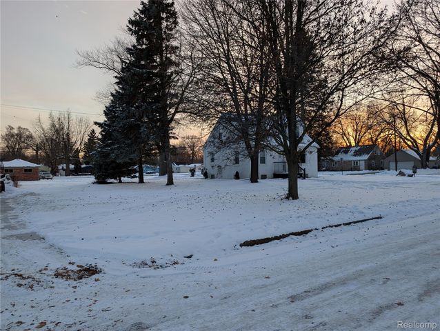 263 W Ann Arbor Avenue, Pontiac, MI 48340