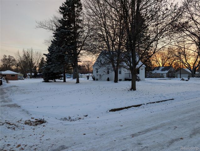 263 W Ann Arbor Avenue, Pontiac, MI 48340