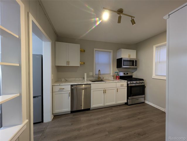 263 W Ann Arbor Avenue, Pontiac, MI 48340