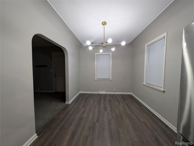 263 W Ann Arbor Avenue, Pontiac, MI 48340