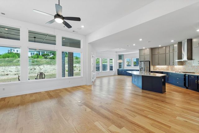 151 Starfire DR, Dripping Springs, TX 78620