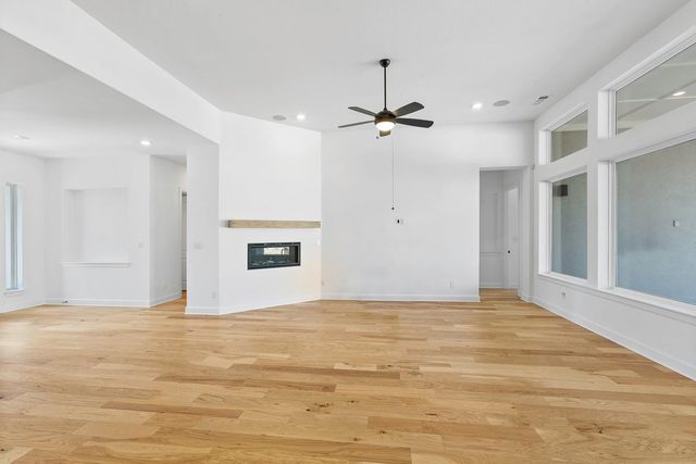 151 Starfire DR, Dripping Springs, TX 78620