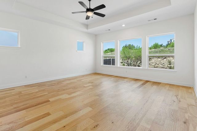 151 Starfire DR, Dripping Springs, TX 78620