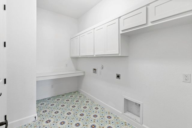151 Starfire DR, Dripping Springs, TX 78620