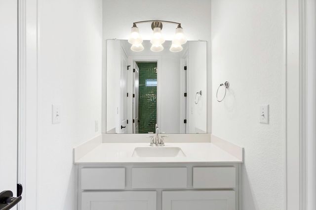 151 Starfire DR, Dripping Springs, TX 78620