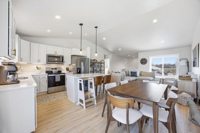 6638 68th Street S, Horace, ND 58047