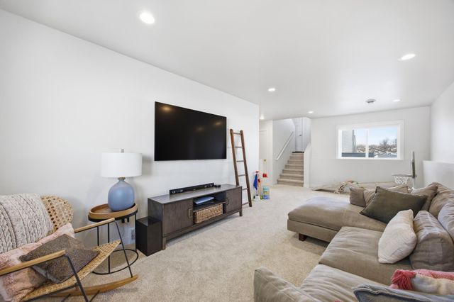 6638 68th Street S, Horace, ND 58047