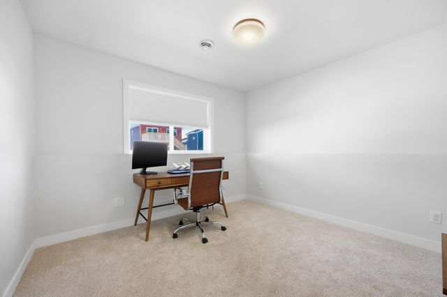 6638 68th Street S, Horace, ND 58047