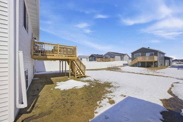 6638 68th Street S, Horace, ND 58047