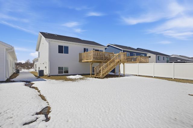 6638 68th Street S, Horace, ND 58047