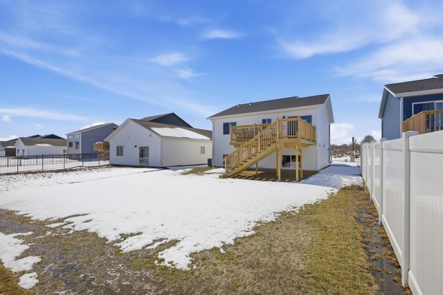 6638 68th Street S, Horace, ND 58047
