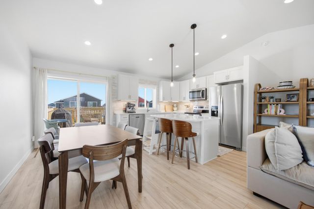 6638 68th Street S, Horace, ND 58047