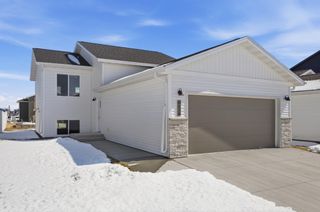 6638 68th Street S, Horace, ND 58047