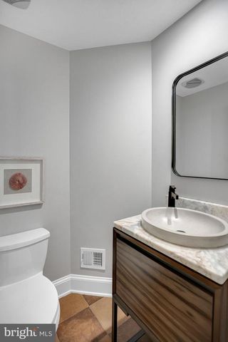 1818 POTOMAC GREENS DR, Alexandria, VA 22314
