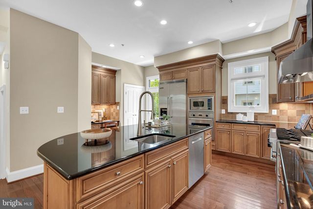 1818 POTOMAC GREENS DR, Alexandria, VA 22314