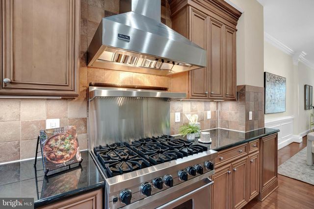 1818 POTOMAC GREENS DR, Alexandria, VA 22314