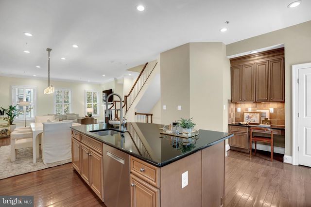 1818 POTOMAC GREENS DR, Alexandria, VA 22314