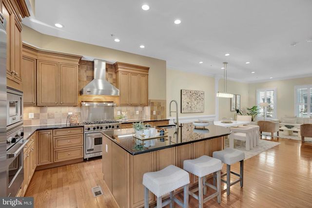 1818 POTOMAC GREENS DR, Alexandria, VA 22314