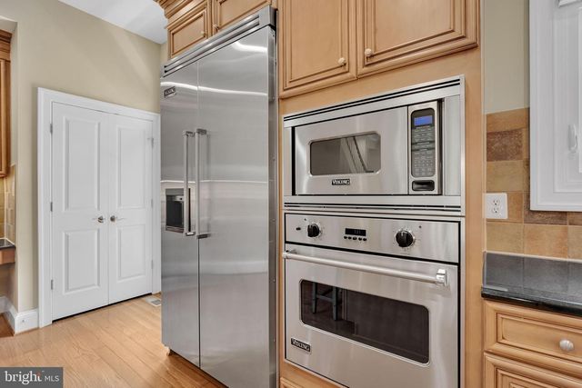 1818 POTOMAC GREENS DR, Alexandria, VA 22314